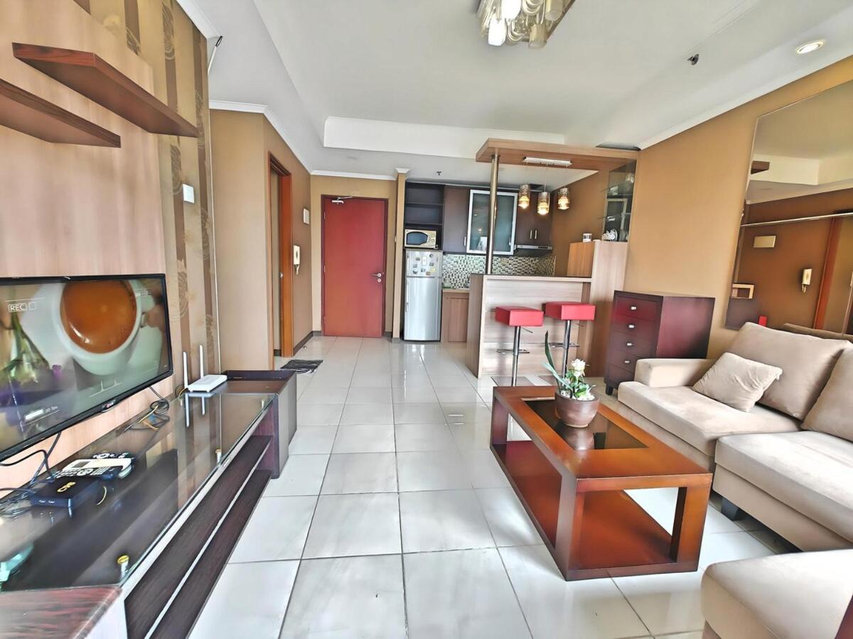 Strategic 3br Sudirman Park With Wi-fi, Pool,gym By 2ndhome Apartemen Jakarta