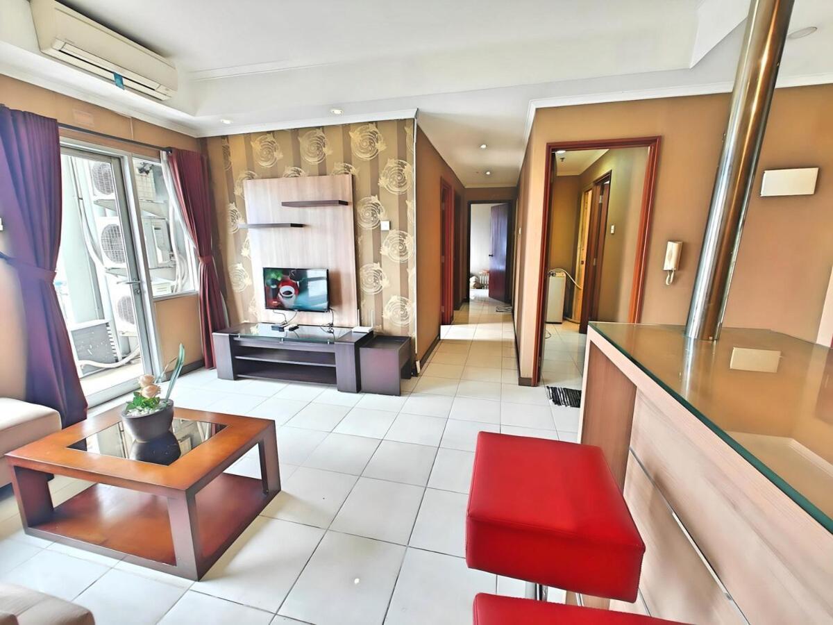 Apartemen Strategic 3br Sudirman Park With Wi-fi, Pool,gym By 2ndhome Jakarta