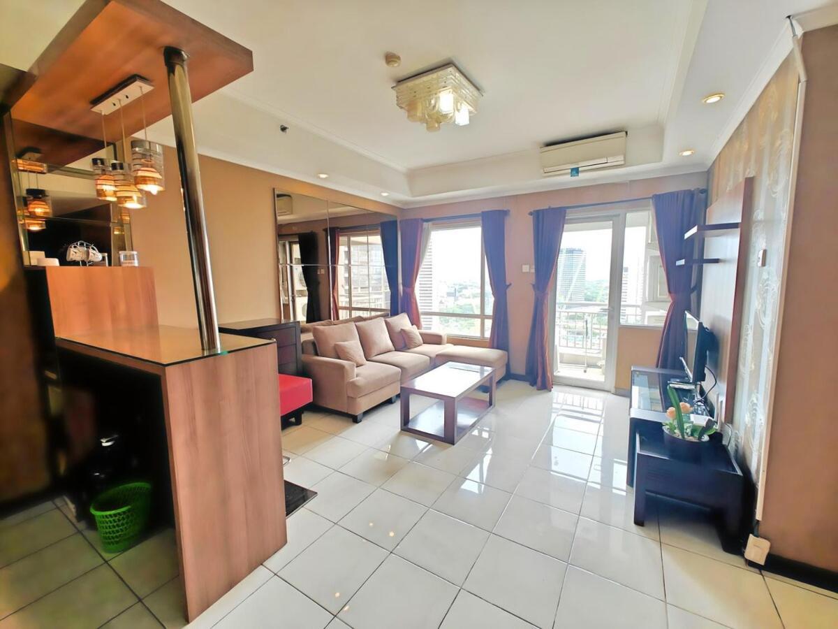 Apartemen Strategic 3br Sudirman Park With Wi-fi, Pool,gym By 2ndhome Jakarta