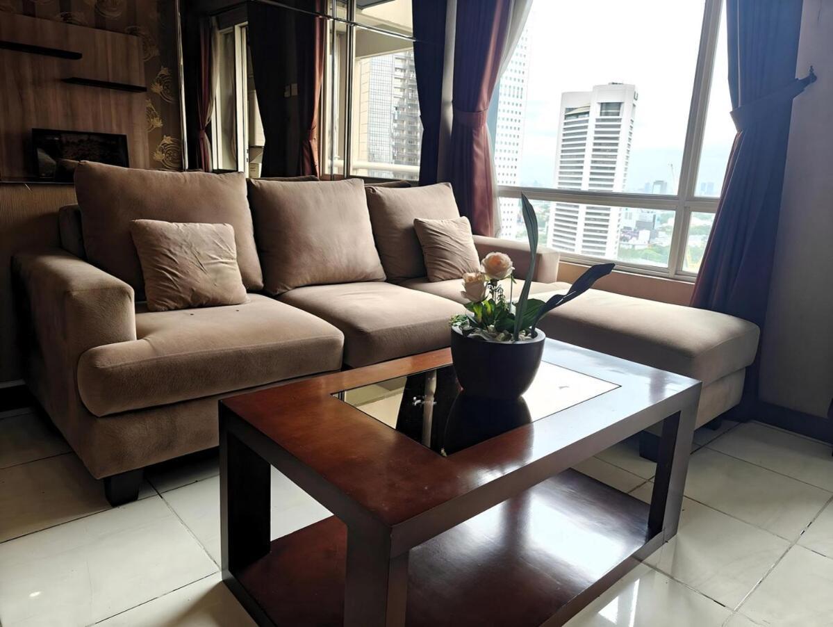 Strategic 3br Sudirman Park With Wi-fi, Pool,gym By 2ndhome Apartemen *