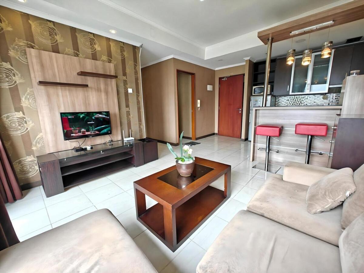 Strategic 3br Sudirman Park With Wi-fi, Pool,gym By 2ndhome Apartemen Jakarta